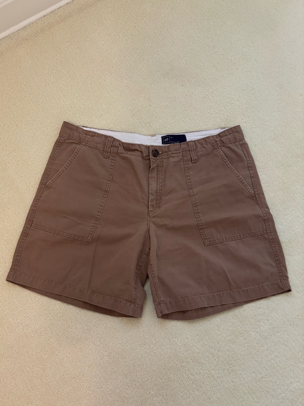 GAP light brown cargo shorts